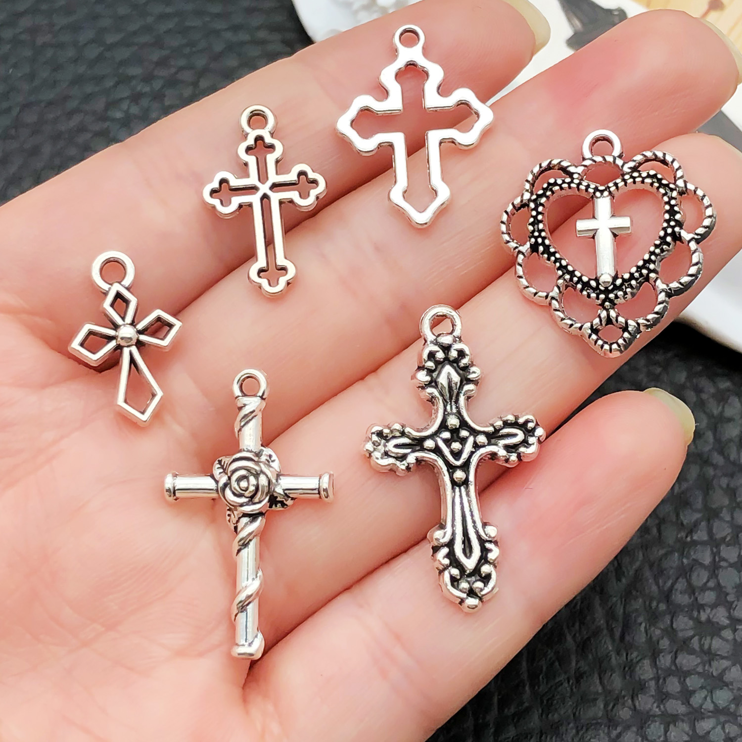 52 peças de pingentes cruzados - Ethnic Fashion Jewellery avaliação e preço
